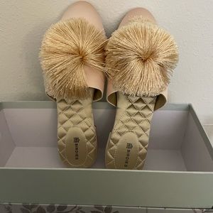 NWT never worn Birdies songbird mule in size 7